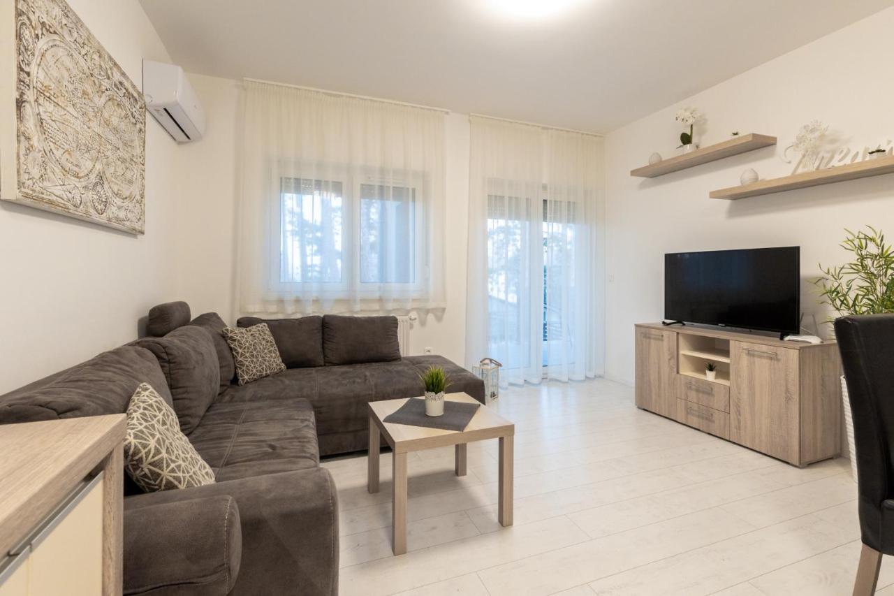 Leda Apartmanok By Bltn Siófok Exteriér fotografie